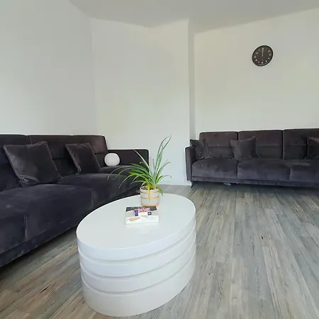 Katies - Zentral - 4 - 7 Personen - 2 Parken - Nintendo Switch - Disneyplus - E-kamin * Augsburg