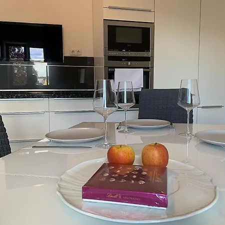 Katies - Zentral - 4 - 7 Personen - 2 Parken - Nintendo Switch - Disneyplus - E-kamin Apartment