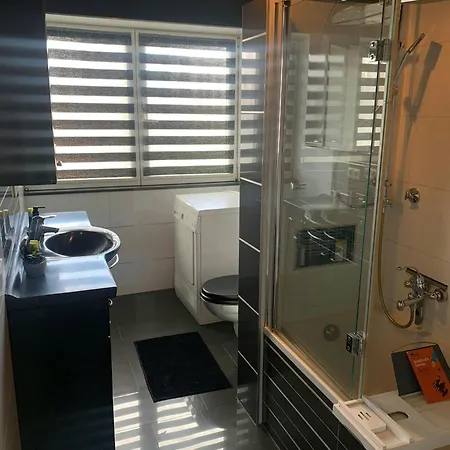 Katies - Zentral - 4 - 7 Personen - 2 Parken - Nintendo Switch - Disneyplus - E-kamin Appartement Augsburg
