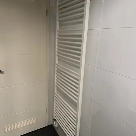Katies - Zentral - 4 - 7 Personen - 2 Parken - Nintendo Switch - Disneyplus - E-kamin Apartment Augsburg