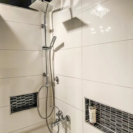 Katies - Zentral - 4 - 7 Personen - 2 Parken - Nintendo Switch - Disneyplus - E-kamin アパート *