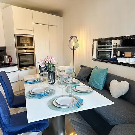 Katies - Zentral - 4 - 7 Personen - 2 Parken - Nintendo Switch - Disneyplus - E-kamin アパート *