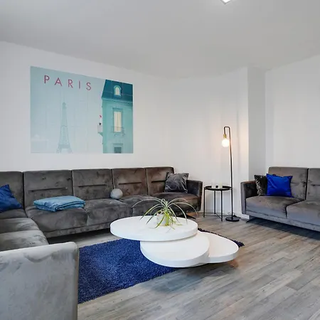 Katies - Zentral - 4 - 7 Personen - 2 Parken - Nintendo Switch - Disneyplus - E-kamin Apartment Augsburg