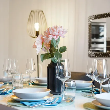 Katies - Zentral - 4 - 7 Personen - 2 Parken - Nintendo Switch - Disneyplus - E-kamin *