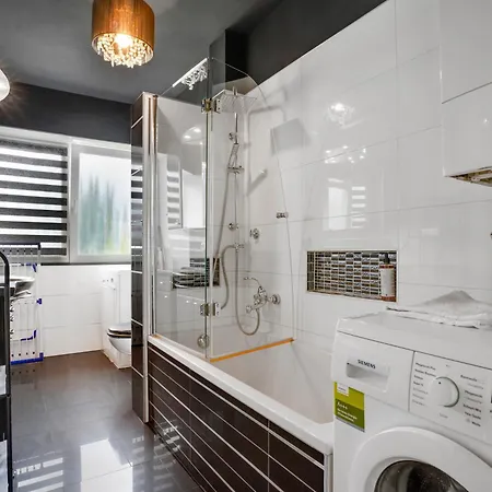 Katies - Zentral - 4 - 7 Personen - 2 Parken - Nintendo Switch - Disneyplus - E-kamin Augsburg