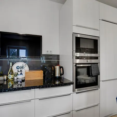 Katies - Zentral - 4 - 7 Personen - 2 Parken - Nintendo Switch - Disneyplus - E-kamin *