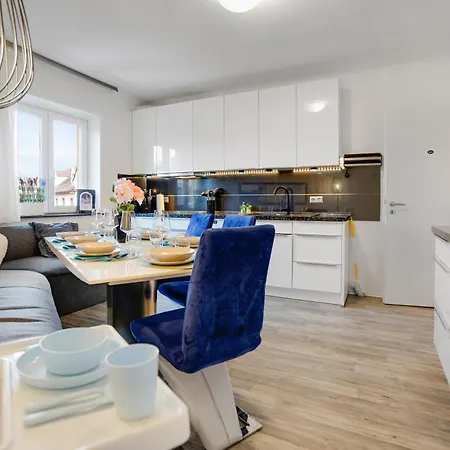 Katies - Zentral - 4 - 7 Personen - 2 Parken - Nintendo Switch - Disneyplus - E-kamin Appartement