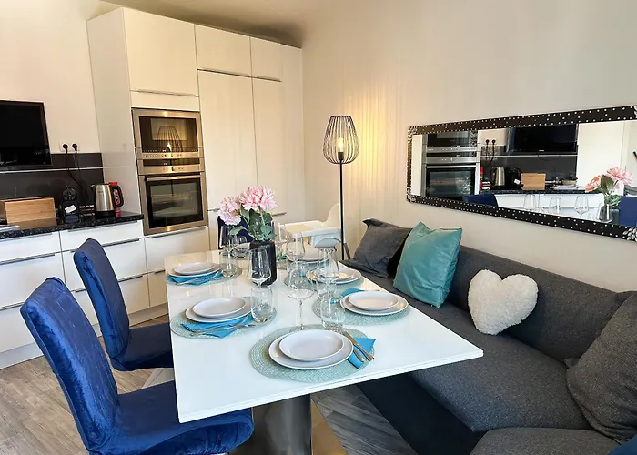 Katies - Zentral - 4 - 7 Personen - 2 Parken - Nintendo Switch - Disneyplus - E-kamin Appartement *